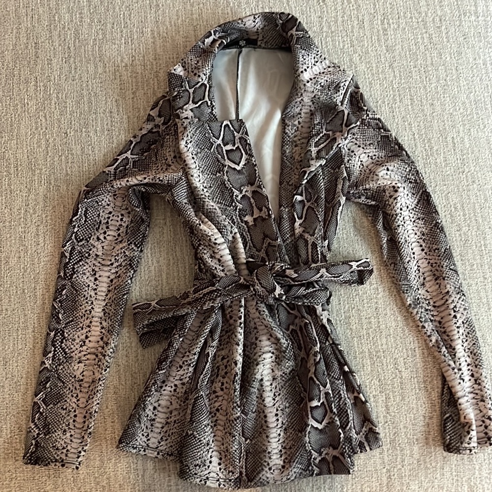crocodile printed blazer!